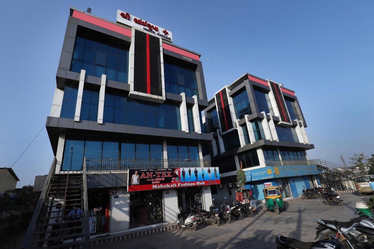 Oyo 9238 Hotel Meet Palace Naroda Zewnętrze zdjęcie
