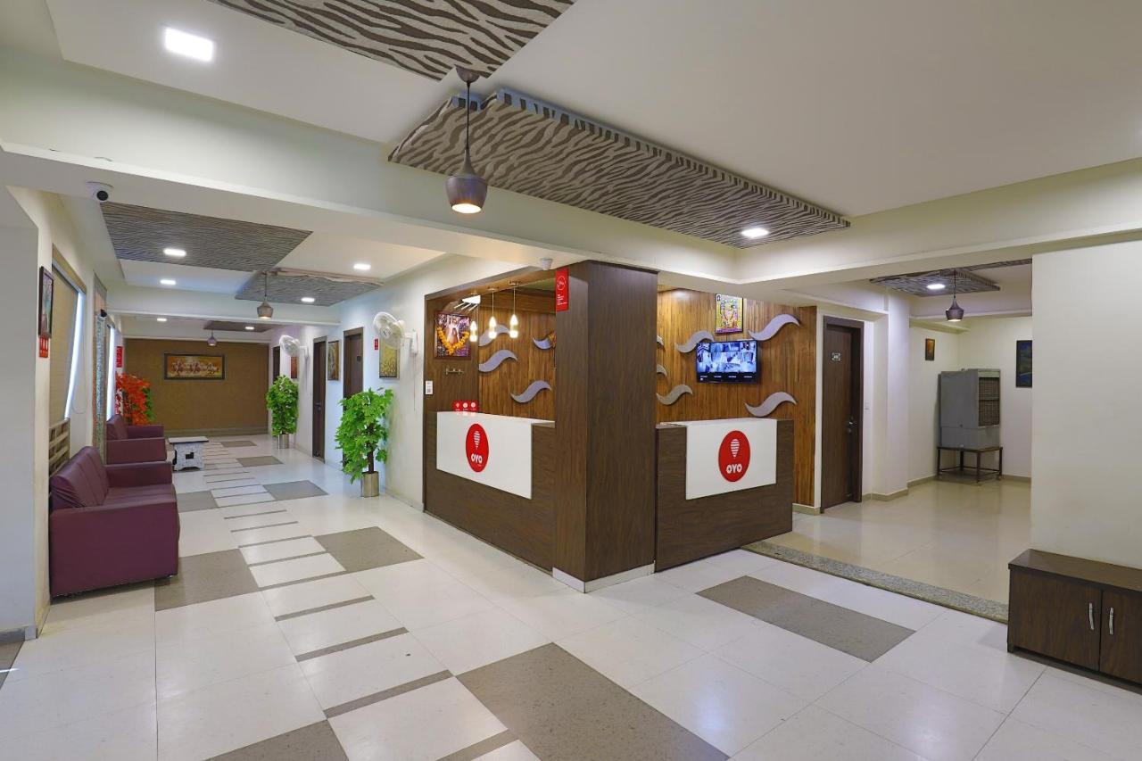 Oyo 9238 Hotel Meet Palace Naroda Zewnętrze zdjęcie